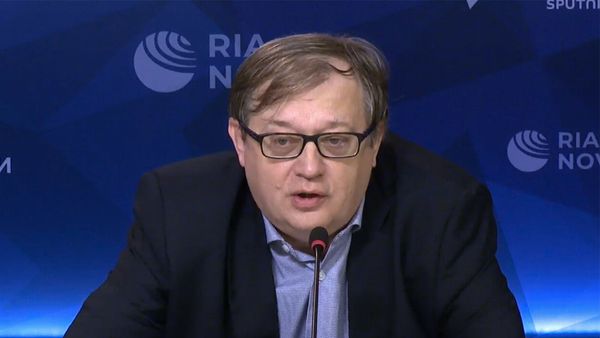 Заместитель директора Института политического и военного анализа Александр Храмчихин во время круглого стола (11 марта 2020). Москвa - Sputnik Армения