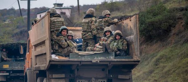 На дороге из Степанакерта в Шуши установлен КПП российских миротворцев (13 ноября 2020). Карабах - Sputnik Армения