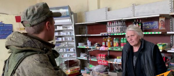 Случай с одним из миротворцев в продуктовом магазине Бердзора (Лачин) Случай с одним из миротворцев в продуктовом магазине Бердзора (Лачин) - Sputnik Армения