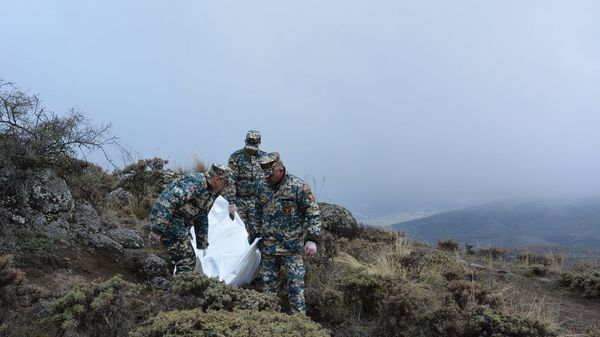 ГСЧС Карабаха при содействии российских миротворцев и МККК осуществляет обмен телами солдат  - Sputnik Армения