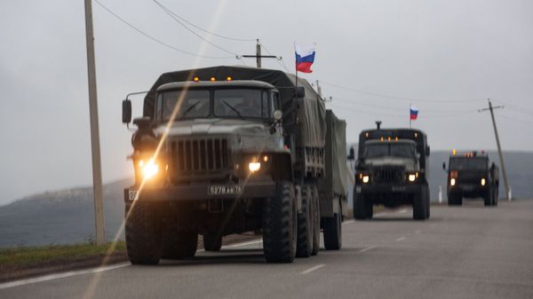 Колонна российских миротворцев в Нагорном Карабахе - Sputnik Армения
