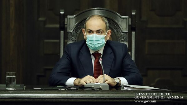 Премьер-министр Никол Пашинян провел совещание по вопросу обеспечения социальных гарантий семьям погибших на войне военнослужащих (14 ноября 2020). Еревaн - Sputnik Արմենիա