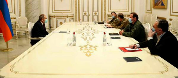Премьер-министр Никол Пашинян встретился с министром обороны Давидом Тонояном и министром иностранных дел Зограбом Мнацаканяном (14 ноября 2020). Еревaн - Sputnik Արմենիա