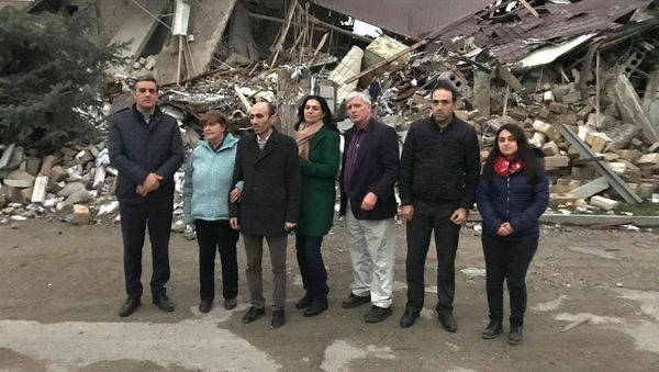 Омбудсмен НКР Артак Бегларян принял Кэролайн Кокс и Армана Татояна (14 ноября 2020). Степанакерт - Sputnik Արմենիա
