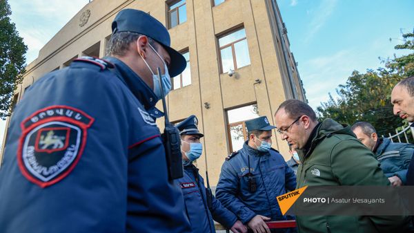 В Шенгавитской резиденции Суда общей юрисдикции Еревана рассматривается вопрос о правомерности ареста ветерана карабахской войны Ашота Минасяна (15 ноября 2020). Еревaн - Sputnik Армения