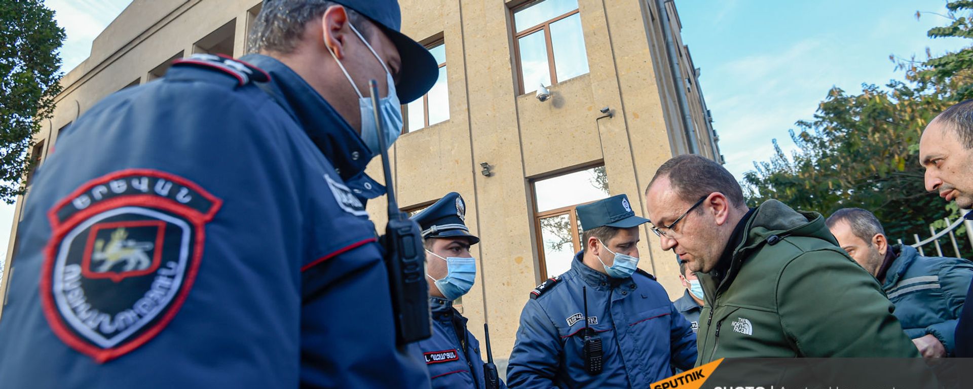 В Шенгавитской резиденции Суда общей юрисдикции Еревана рассматривается вопрос о правомерности ареста ветерана карабахской войны Ашота Минасяна (15 ноября 2020). Еревaн - Sputnik Армения, 1920, 15.11.2020