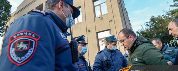 В Шенгавитской резиденции Суда общей юрисдикции Еревана рассматривается вопрос о правомерности ареста ветерана карабахской войны Ашота Минасяна (15 ноября 2020). Еревaн - Sputnik Армения