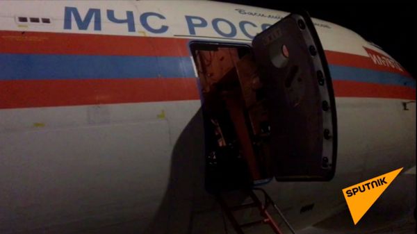 Спецборт авиации МЧС России с гуманитарной помощью уже в Ереване - Sputnik Армения