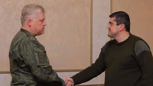 Президент Карабаха Араик Арутюнян встретился с первым заместителем военного прокурора ЮВО Дмитрием Шувайкиным (15 ноября 2020). Степанакерт - Sputnik Армения