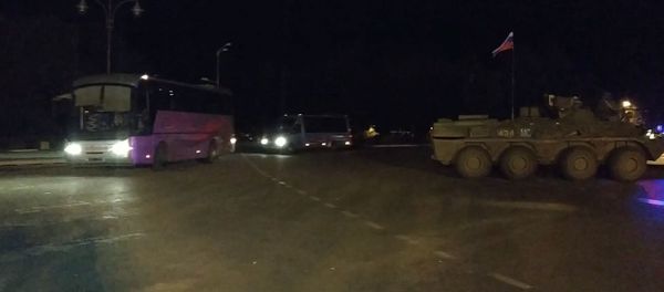 Арцахцы возвращаются домой: видео из Степанакерта Арцахцы возвращаются домой: видео из Степанакерта - Sputnik Армения