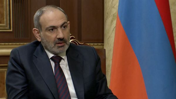 Премьер-министр Никол Пашинян отвечает на вопросы журналистов в режиме онлайн пресс-конференции (16 ноября 2020). Еревaн - Sputnik Армения