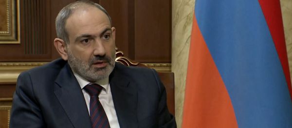 Премьер-министр Никол Пашинян отвечает на вопросы журналистов в режиме онлайн пресс-конференции (16 ноября 2020). Еревaн - Sputnik Армения