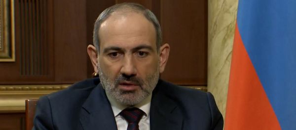 Премьер-министр Никол Пашинян отвечает на вопросы журналистов в режиме онлайн пресс-конференции (16 ноября 2020). Еревaн - Sputnik Армения