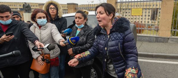 Акция протеста родителей солдат пропавших без вести у здания Минобороны (16 ноября 2020). Еревaн - Sputnik Արմենիա