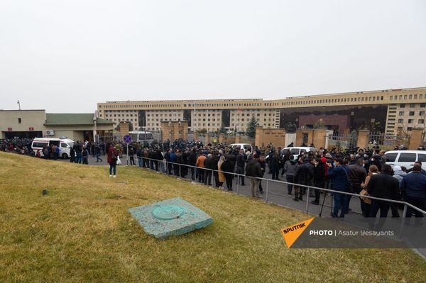 «Հիմա ինչ` Ալիևի՞ն դիմենք». անհետ կորածների ծնողներն ուզում են հանդիպել Տոնոյանի հետ «Հիմա ինչ` Ալիևի՞ն դիմենք». անհետ կորածների ծնողներն ուզում են հանդիպել Տոնոյանի հետ - Sputnik Արմենիա
