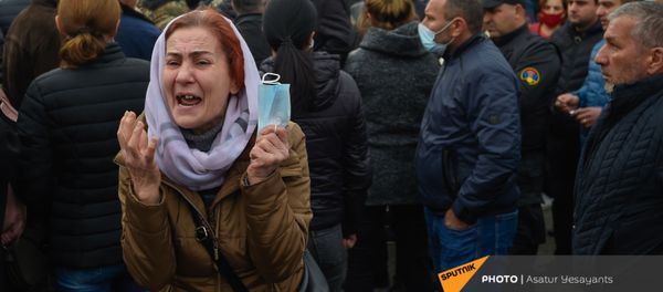 Акция протеста родителей солдат пропавших без вести у здания Минобороны (16 ноября 2020). Еревaн - Sputnik Армения