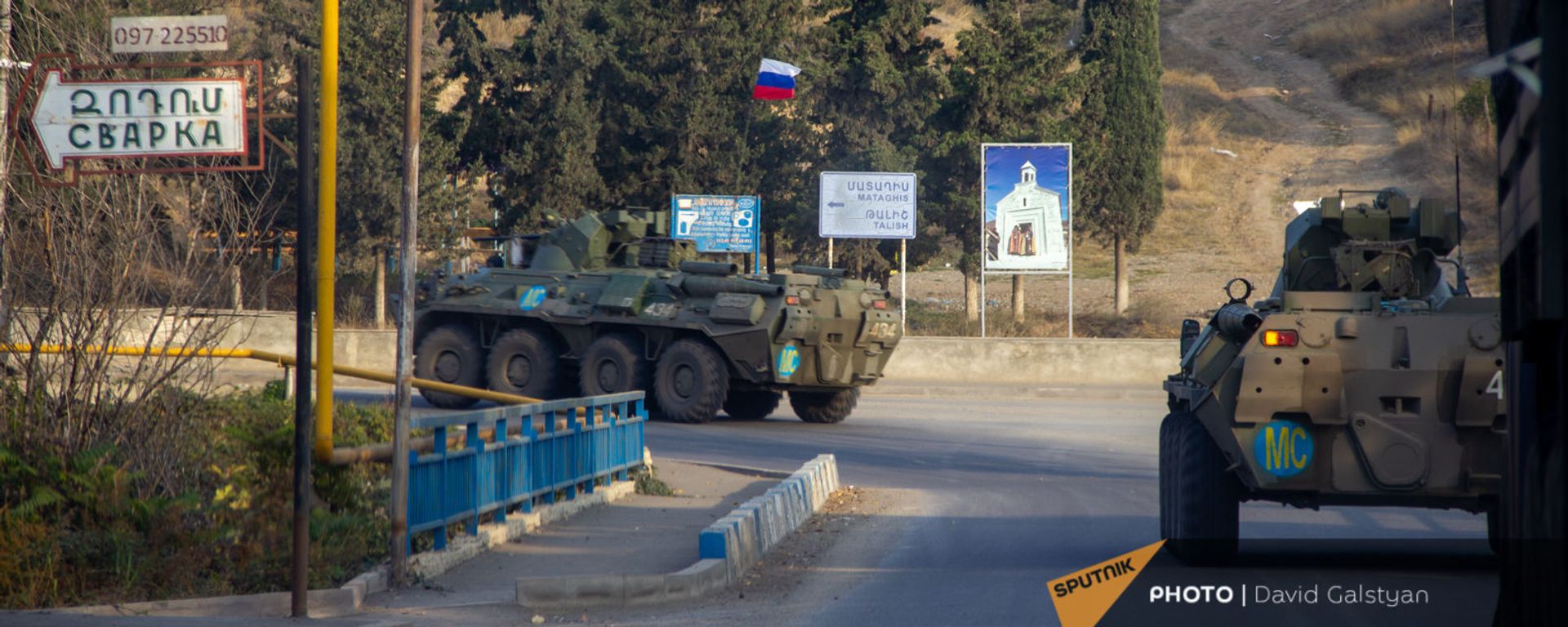 Колонна российских миротворцев направляется к монастырскому комплексу Дадиванк (16 ноября 2020). Карабах - Sputnik Արմենիա, 1920, 11.08.2021