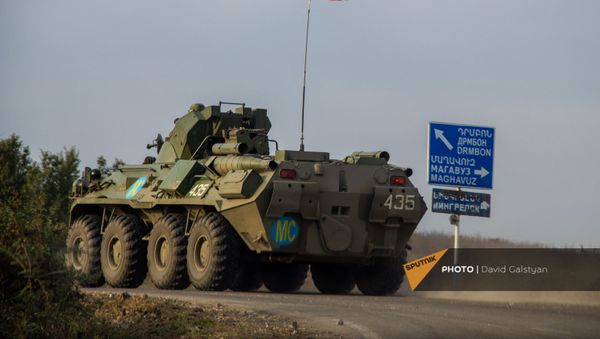 Колонна российских миротворцев направляется к монастырскому комплексу Дадиванк (16 ноября 2020). Карабах - Sputnik Армения