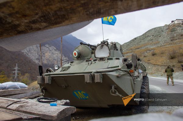 Российские миротворцы у монастырского комплекса Дадиванк (16 ноября 2020). Карабах - Sputnik Армения