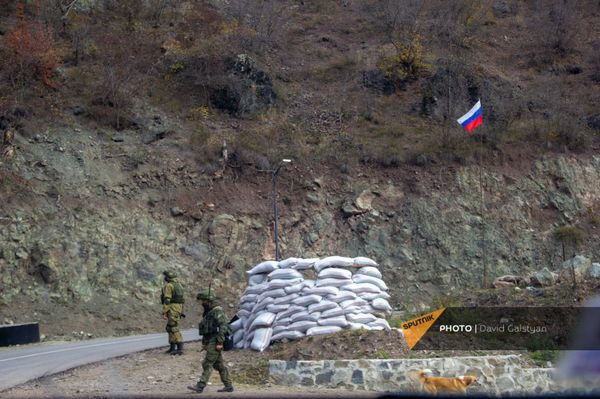 Российские миротворцы у монастырского комплекса Дадиванк (16 ноября 2020). Карабах - Sputnik Армения