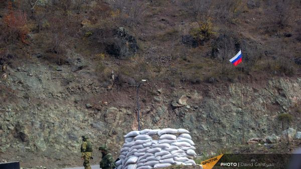 Российские миротворцы у монастырского комплекса Дадиванк (16 ноября 2020). Карабах Российские миротворцы у монастырского комплекса Дадиванк (16 ноября 2020). Карабах - Sputnik Армения