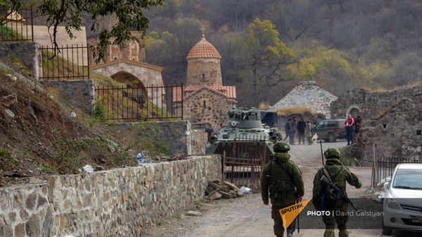 Российские миротворцы у монастырского комплекса Дадиванк (16 ноября 2020). Карабах - Sputnik Армения
