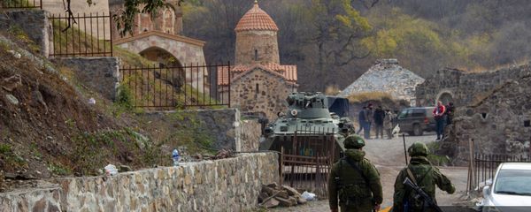 Российские миротворцы у монастырского комплекса Дадиванк (16 ноября 2020). Карабах - Sputnik Армения