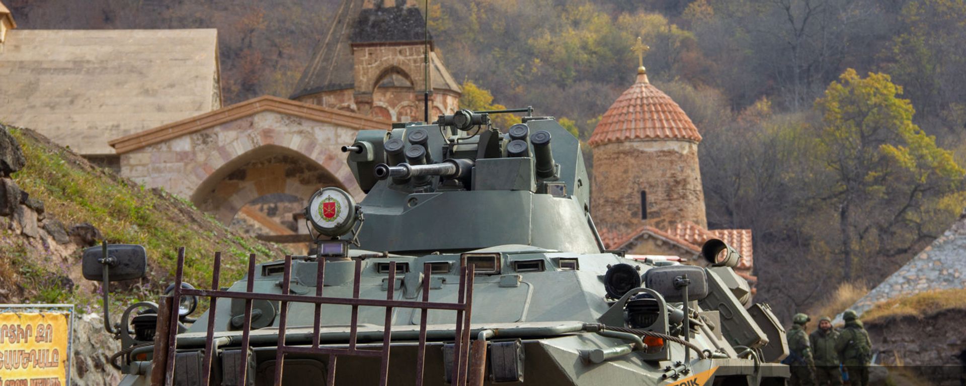 Российские миротворцы у монастырского комплекса Дадиванк (16 ноября 2020). Карабах - Sputnik Армения, 1920, 07.12.2020
