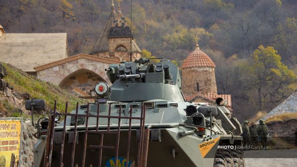 Российские миротворцы у монастырского комплекса Дадиванк (16 ноября 2020). Карабах - Sputnik Армения