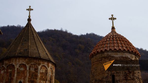 Российские миротворцы у монастырского комплекса Дадиванк (16 ноября 2020). Карабах - Sputnik Армения