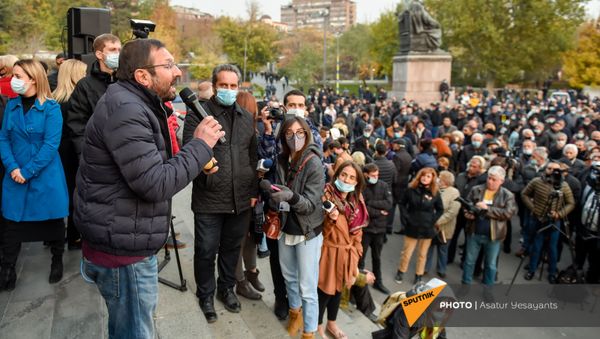 Бывший депутат, член партии АРФ Дашнакцутюн Гегам Манукян выступает во время митинга на площади Свободы (16 ноября 2020). Еревaн Бывший депутат, член партии АРФ Дашнакцутюн Гегам Манукян выступает во время митинга на площади Свободы (16 ноября 2020). Еревaн - Sputnik Արմենիա