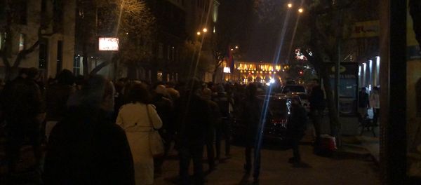 Собравшиеся на митинг в Ереване оппозиционеры направились шествием к генпрокуратуре и МИД - Sputnik Արմենիա