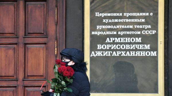 На церемонии прощания с актером театра и кино, народным артистом СССР Арменом Джигарханяном  - Sputnik Армения