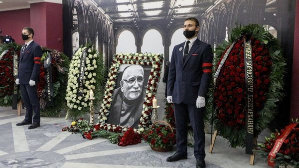 Прощание с народным артистом СССР Арменом Джигарханяном в Московском драматическом театре под руководством Армена Джигарханяна - Sputnik Արմենիա
