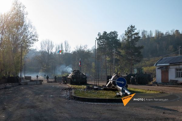 Блокпост российских миротворческих сил в Лачинском коридоре (17 ноября 2020). Карабах Блокпост российских миротворческих сил в Лачинском коридоре (17 ноября 2020). Карабах - Sputnik Армения