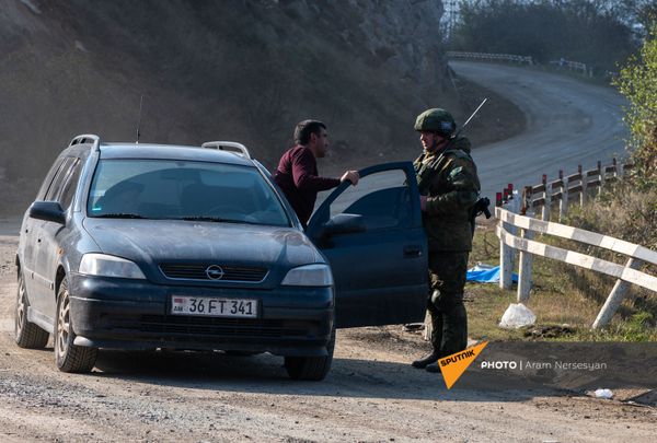 Блокпост российских миротворческих сил в Лачинском коридоре (17 ноября 2020). Карабах Блокпост российских миротворческих сил в Лачинском коридоре (17 ноября 2020). Карабах - Sputnik Армения