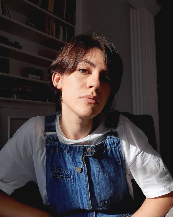 Я видела войну: интервью с лондонской праправнучкой Арамянца, написавшей песню про Арцах Я видела войну: интервью с лондонской праправнучкой Арамянца, написавшей песню про Арцах - Sputnik Армения