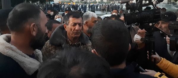 Митинг сторонников действующего правительства на площади Республики (18 ноября 2020). Еревaн - Sputnik Արմենիա