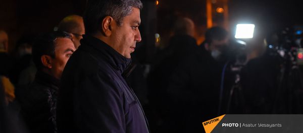 Руководитель партии Отечество Артур Ванецян на митинге оппозиции на площади Свободы (18 ноября 2020). Еревaн  - Sputnik Армения