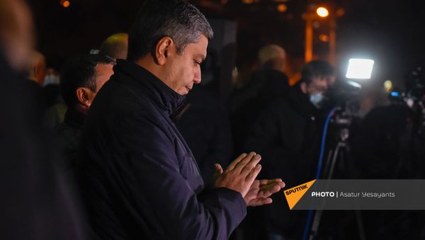Руководитель партии Отечество Артур Ванецян на митинге оппозиции на площади Свободы (18 ноября 2020). Еревaн  - Sputnik Армения
