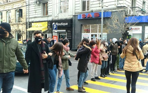 Акция протеста молодежи против премьер-министра (19 ноября 2020). Еревaн - Sputnik Армения
