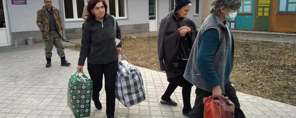 Карабахские беженцы возвращаются в Степанакерт (19 ноября 2020). Гюмри Карабахские беженцы возвращаются в Степанакерт (19 ноября 2020). Гюмри - Sputnik Армения