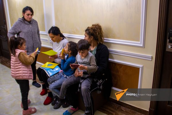 Разве мы не один народ?! Как уживаются в Горисе арцахцы и психологи из Диаспоры - Sputnik Армения