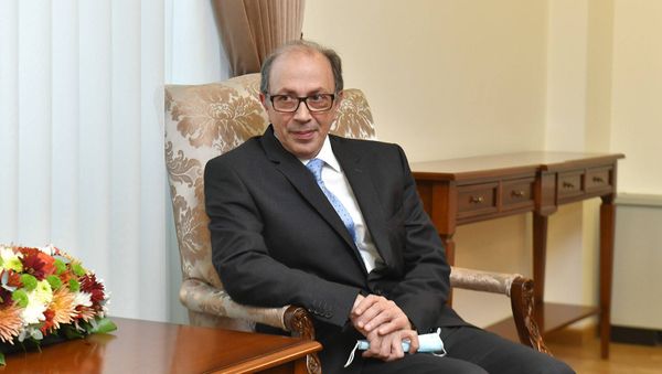 Новоназначенный посол Китая Фан Юнь вручил копии верительных грамот министру иностранных дел Армении Ара Айвазяну (19 ноября 2020). Еревaн - Sputnik Армения