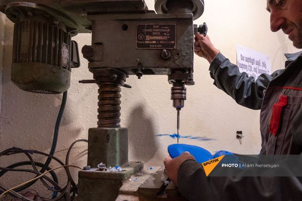 «Ընկնում ենք, բայց չենք ծնկում», կամ պատերազմի օգնության ծրագրերը վերածվում են ստարտափերի «Ընկնում ենք, բայց չենք ծնկում», կամ պատերազմի օգնության ծրագրերը վերածվում են ստարտափերի - Sputnik Արմենիա