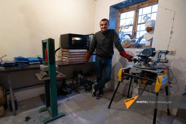 «Ընկնում ենք, բայց չենք ծնկում», կամ պատերազմի օգնության ծրագրերը վերածվում են ստարտափերի «Ընկնում ենք, բայց չենք ծնկում», կամ պատերազմի օգնության ծրագրերը վերածվում են ստարտափերի - Sputnik Արմենիա