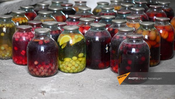 Жители села Угтасар Аскеранского района Карабаха покидают свои дома перед сдачей территорий азербайджанской стороне (19 ноября 2020). Карабах - Sputnik Արմենիա
