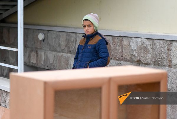 Жители села Угтасар Аскеранского района Карабаха покидают свои дома перед сдачей территорий азербайджанской стороне (19 ноября 2020). Карабах - Sputnik Армения