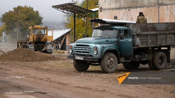 Жители села Угтасар Аскеранского района Карабаха покидают свои дома перед сдачей территорий азербайджанской стороне (19 ноября 2020). Карабах - Sputnik Армения