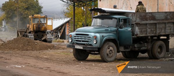 Жители села Угтасар Аскеранского района Карабаха покидают свои дома перед сдачей территорий азербайджанской стороне (19 ноября 2020). Карабах - Sputnik Արմենիա